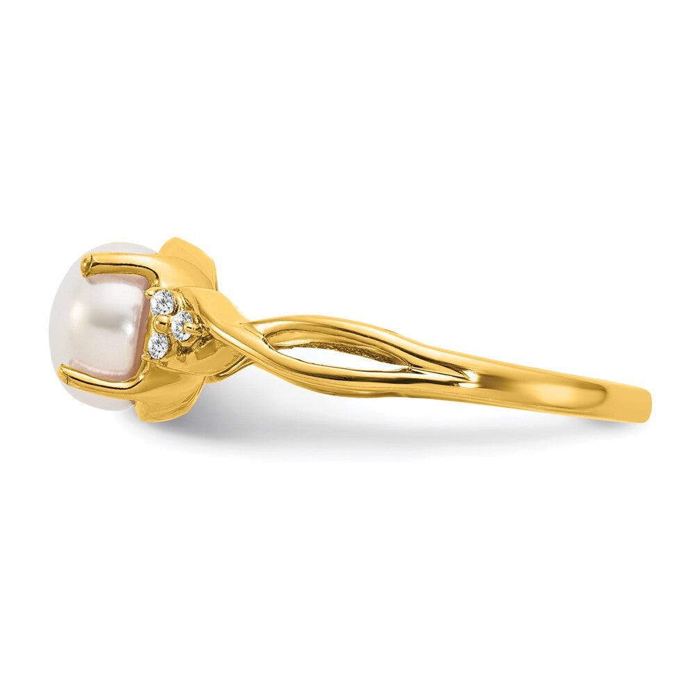 14K Yellow Gold FWC Pearl and Diamond Ring Size 7