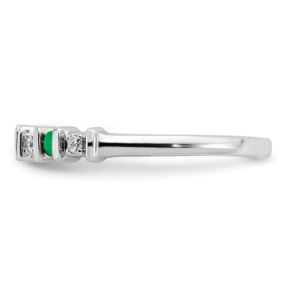 14k White Gold Emerald and Diamond Band Size 7