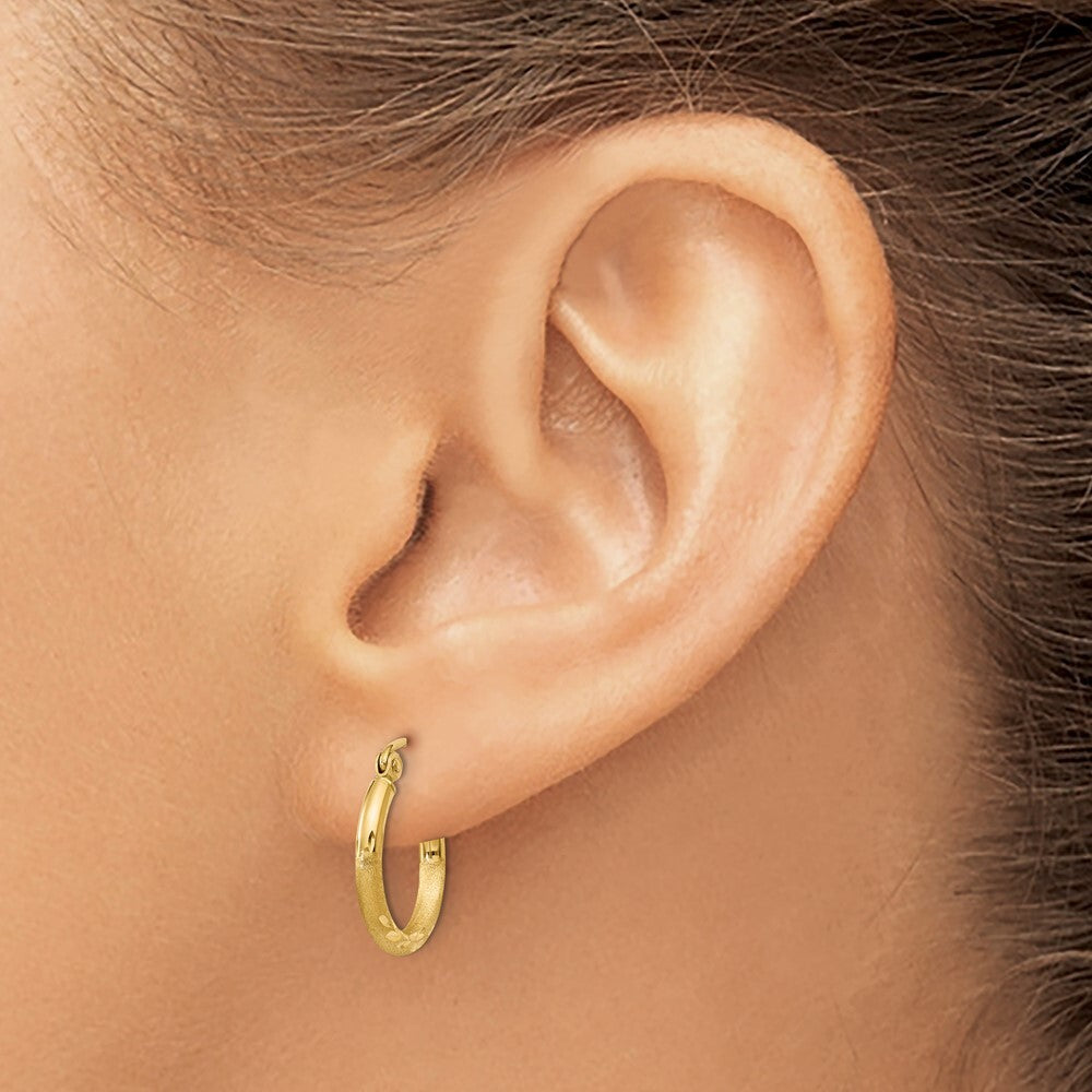 14k Yellow Gold Satin and Diamond-cut 2mm Round Tube Hoop Earrings