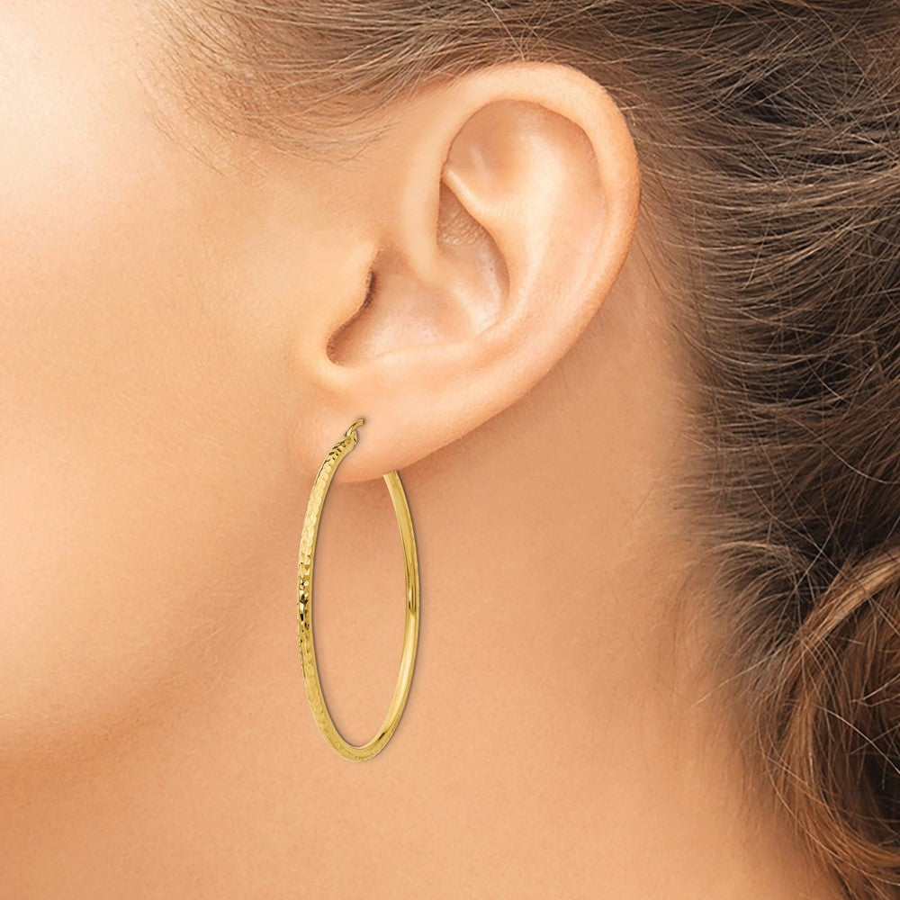 14k Yellow Gold Diamond-cut 2mm Round Tube Hoop Earrings
