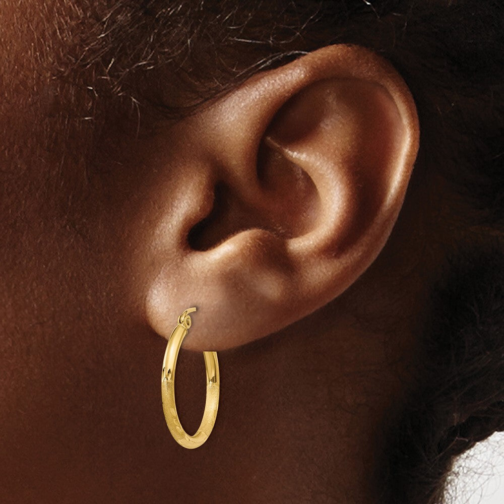 14k Yellow Gold Satin and Diamond-cut 2mm Round Tube Hoop Earrings