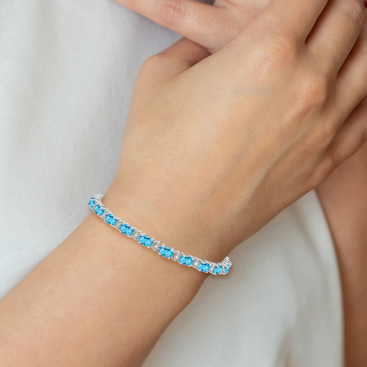 14k White Gold Complete Oval Swiss Blue Topaz and Diamond 7 inch Bracelet