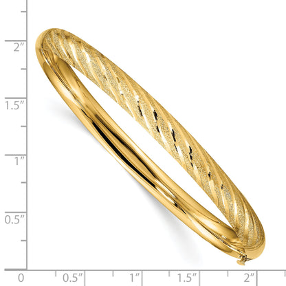14k Polished Textured Diamond-cut 6.20mm Twisted Hinged Oval Bangle Bracelet