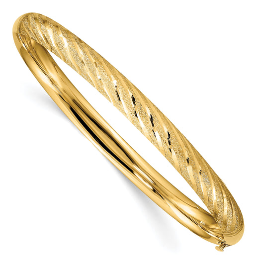 14k Polished Textured Diamond-cut 6.20mm Twisted Hinged Oval Bangle Bracelet