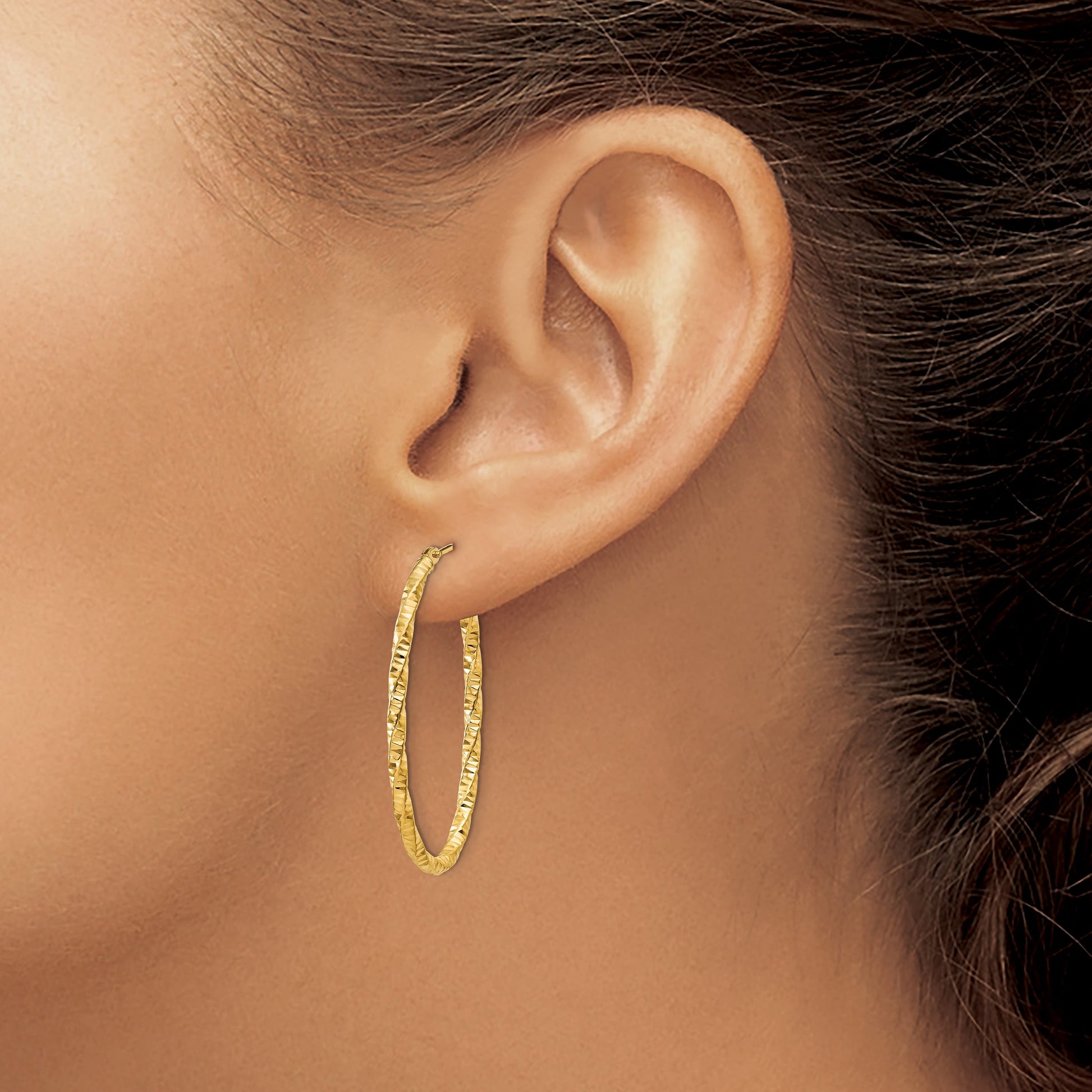 14ky 2mm Diamond-cut Oval Hoop Earrings
