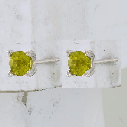 Sterling Silver Rhodium-plated Round 5mm Peridot Post Earrings