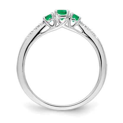 14k White Gold Graduated Emerald and Diamond 3-stone Ring
