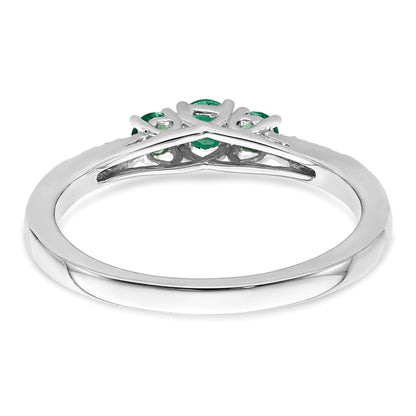 14k White Gold Graduated Emerald and Diamond 3-stone Ring