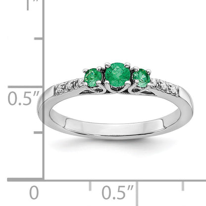 14k White Gold Graduated Emerald and Diamond 3-stone Ring