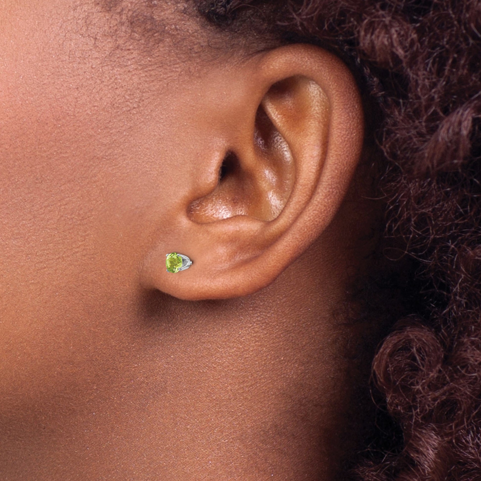 14k White Gold 4mm Round August/Peridot Stud Earrings