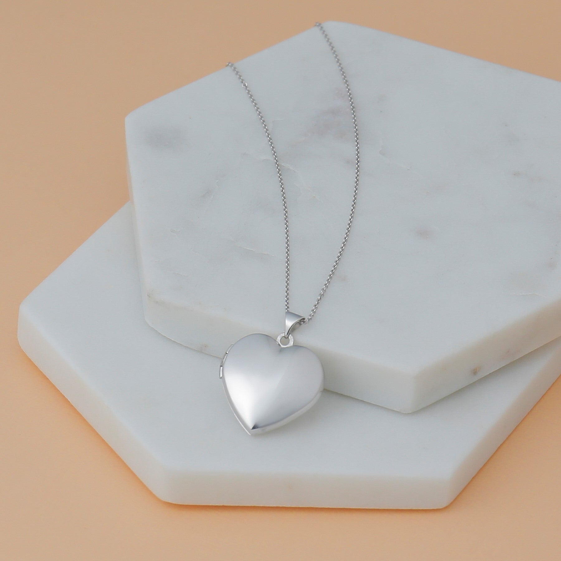 14k White Gold Polished Domed 21mm Heart Family Locket Holds 4 Photos