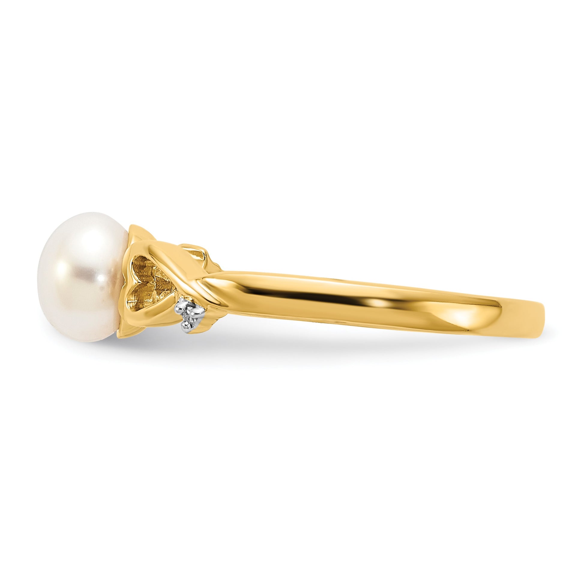 14k White Freshwater Cultured Pearl and Diamond Heart Ring