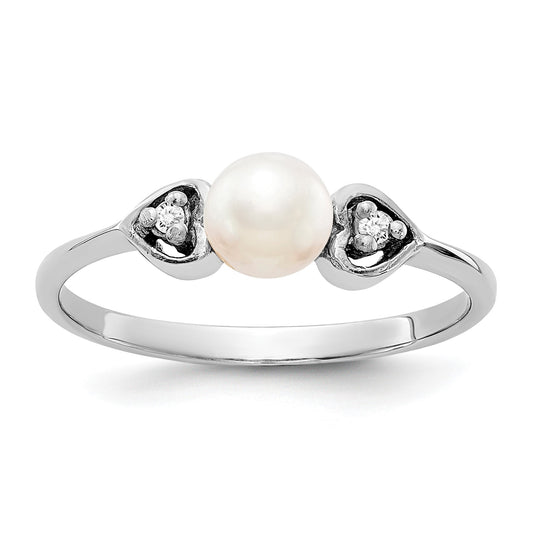 14k White Gold 4.5mm White Freshwater Cultured Pearl and AA Diamond Ring