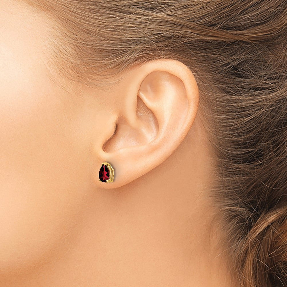 14k Yellow Gold 7x5mm Pear Garnet Stud Earrings