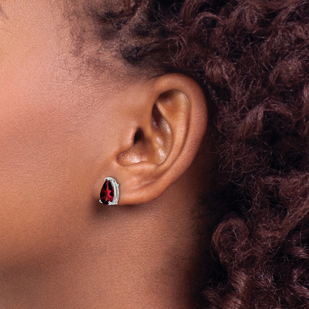 14k White Gold 9x6mm Pear Garnet Stud Earrings